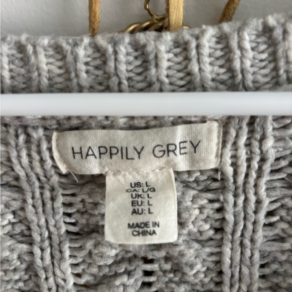 Cozy Gray Cable Knit Sweater - Picture 2 of 3